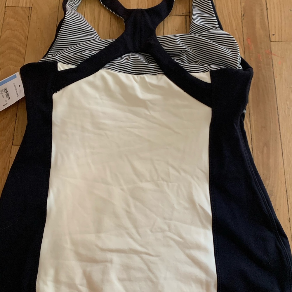Athletic shirt stretchy with bra